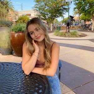 Meet your Posher, Sierra